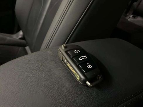 Used 2020 Audi Q3 2.0T Premium w/ Convenience Package image 9