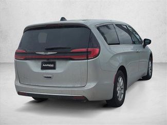 New 2026 Chrysler Pacifica Select video 2