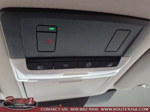Used 2025 Nissan Pathfinder SL FWD image 40