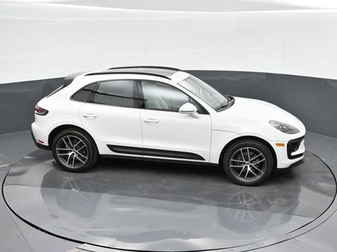 Certified 2025 Porsche Macan image 31