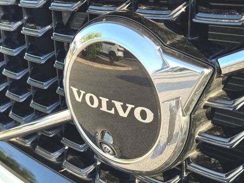 Used 2024 Volvo XC60 B5 Plus w/ Protection Package Premier AWD/4WD image 32
