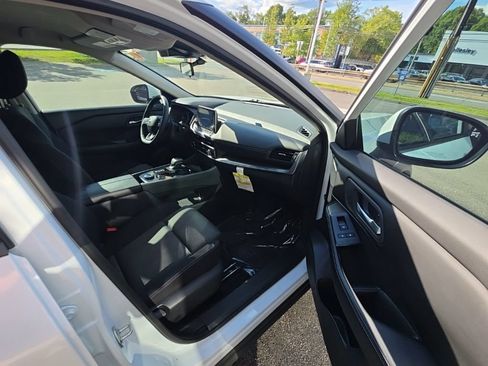 Used 2026 Nissan Rogue SV AWD/4WD image 15