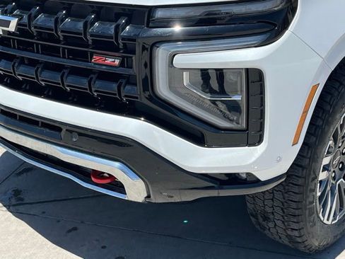 Used 2025 Chevrolet Suburban Z71 w/ Comfort Package AWD/4WD image 9