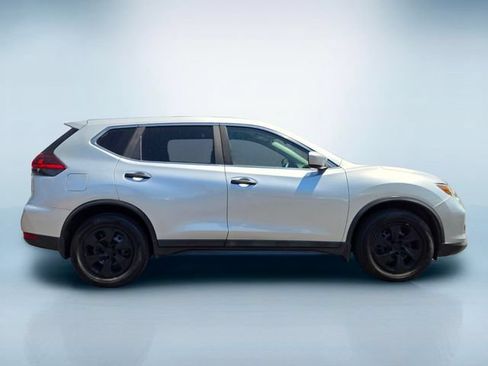 Used 2018 Nissan Rogue S FWD image 3