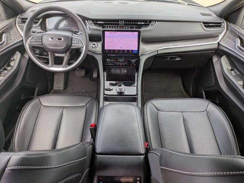 Used 2025 Jeep Grand Cherokee L Limited w/ Black Appearance Package AWD/4WD image 16