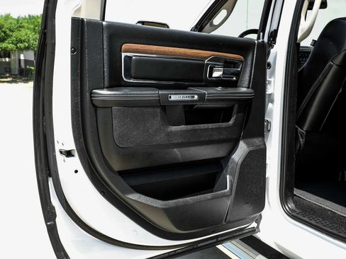 Used 2018 RAM 1500 Laramie w/ Convenience Group AWD/4WD image 43
