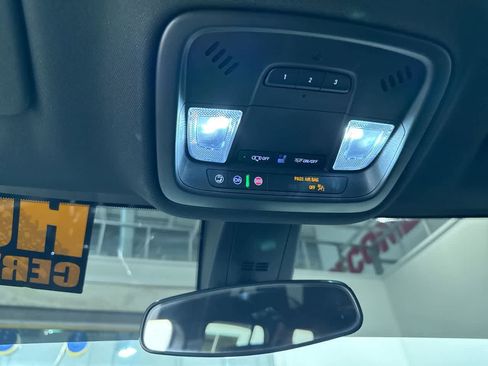 Used 2023 Chevrolet Traverse LT image 30