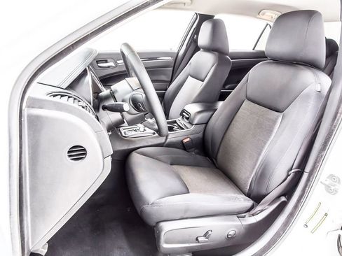 Used 2023 Chrysler 300 Touring w/ Sport Appearance Package image 20