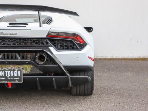 Used 2018 Lamborghini Huracan Performante AWD/4WD image 49