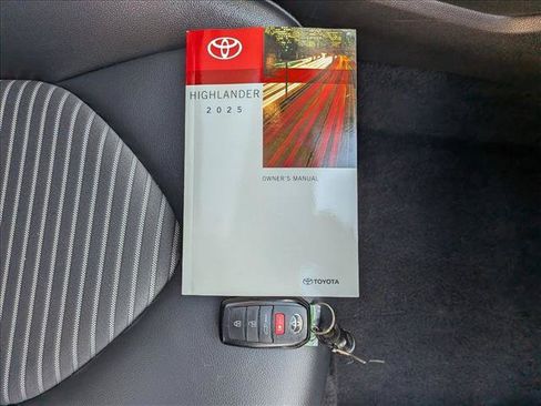 Certified 2025 Toyota Highlander XSE AWD/4WD image 25