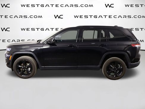 Used 2025 Jeep Grand Cherokee Altitude RWD image 5