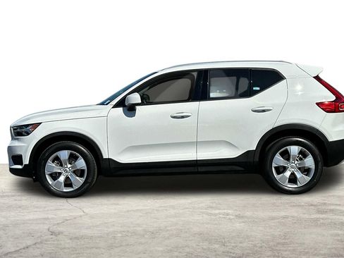 Used 2020 Volvo XC40 T4 Momentum FWD image 6