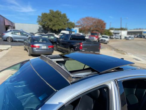 Used 2018 Toyota Camry XSE image 12