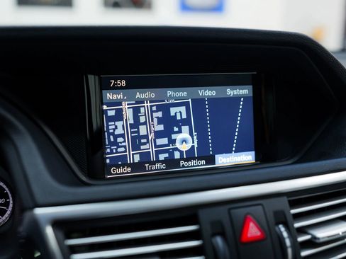 Used 2010 Mercedes-Benz E 550 4MATIC Sedan image 37