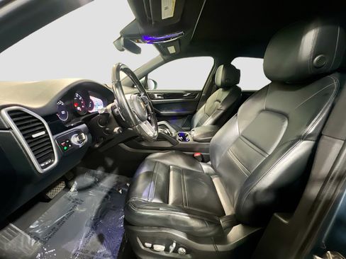Used 2019 Porsche Cayenne image 16