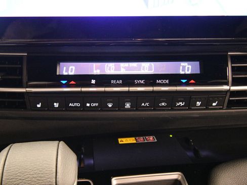 Used 2026 Toyota Sienna Platinum AWD/4WD image 15