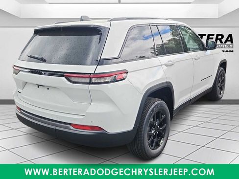New 2026 Jeep Grand Cherokee Altitude AWD/4WD image 4