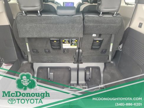 Certified 2025 Toyota Sienna Platinum image 11