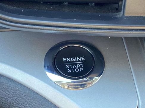 Used 2022 Ford Explorer XLT image 22