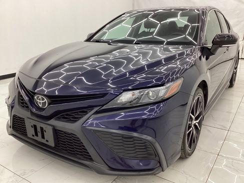 Used 2022 Toyota Camry SE image 1