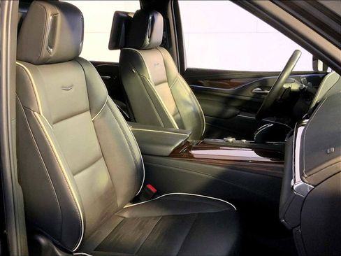 Used 2023 Cadillac Escalade Premium Luxury image 18