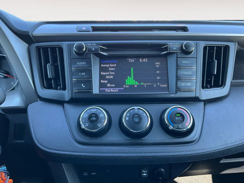 Used 2016 Toyota RAV4 LE AWD/4WD image 12