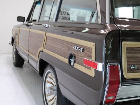 Used 1987 Jeep Grand Wagoneer image 17