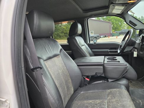 Used 2011 Ford F250 Lariat w/ Chrome Pkg image 13