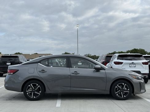 Used 2025 Nissan Sentra SV image 3