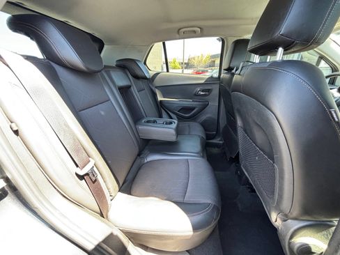 Used 2017 Chevrolet Trax LT w/ LT Convenience Package AWD/4WD image 16