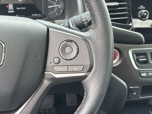 Certified 2025 Honda Passport TrailSport image 18
