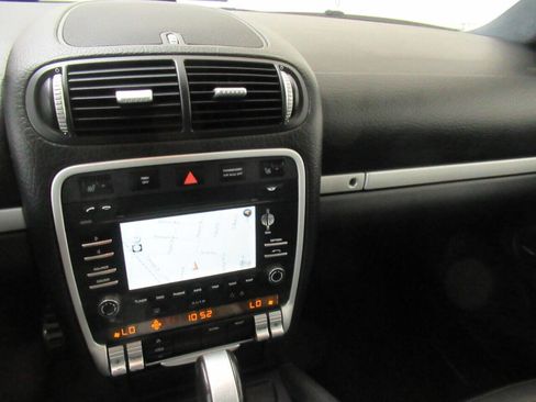 Used 2010 Porsche Cayenne GTS image 12