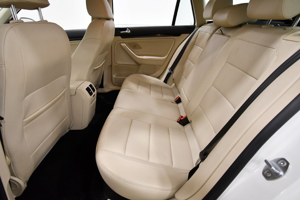 Used 2013 Volkswagen Jetta TDI FWD image 15