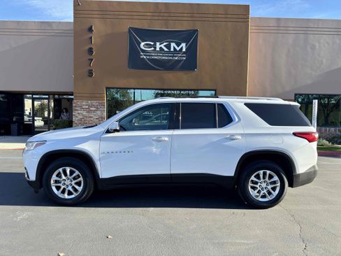 Used 2018 Chevrolet Traverse LT w/ LPO, Black Accent Package FWD image 3
