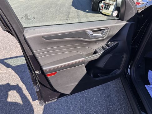 Used 2025 Ford Escape ST-Line FWD image 9