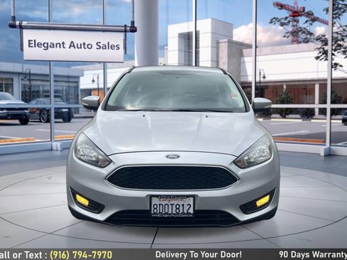 Used 2015 Ford Focus SE w/ Equipment Group 201A FWD image 2