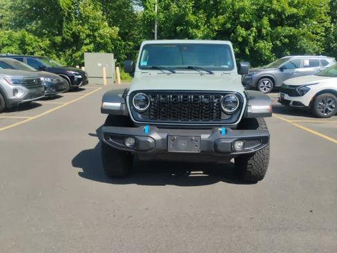 Used 2024 Jeep Wrangler Unlimited AWD/4WD image 3
