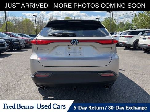 Used 2023 Toyota Venza LE AWD/4WD image 6