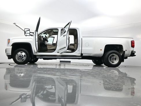 Used 2016 GMC Sierra 3500 Denali w/ Duramax Plus Package image 61
