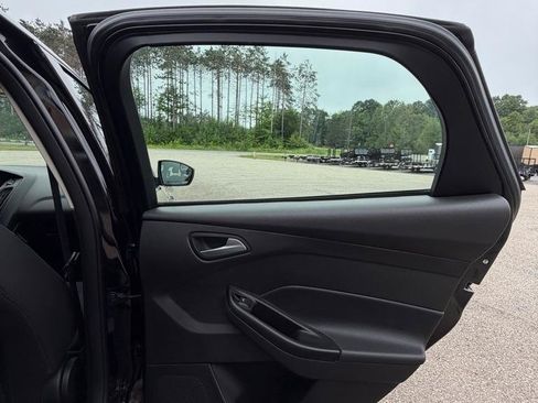 Used 2018 Ford Focus SE FWD image 20