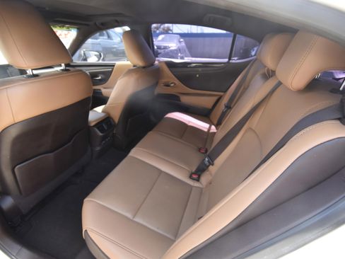 Used 2021 Lexus ES 300h w/ Premium Package FWD image 8