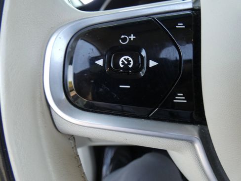 Used 2020 Volvo XC90 T6 Momentum image 73