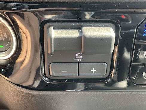 Certified 2025 Chevrolet Silverado 1500 High Country w/ High Country Premium Package AWD/4WD image 25
