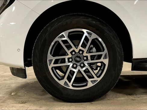 Certified 2025 Ford Expedition Active AWD/4WD image 9