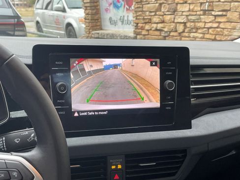 Used 2025 Volkswagen Jetta SE image 17