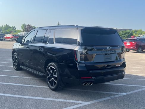 Used 2025 Chevrolet Suburban RST w/ RST Capability Package AWD/4WD image 3