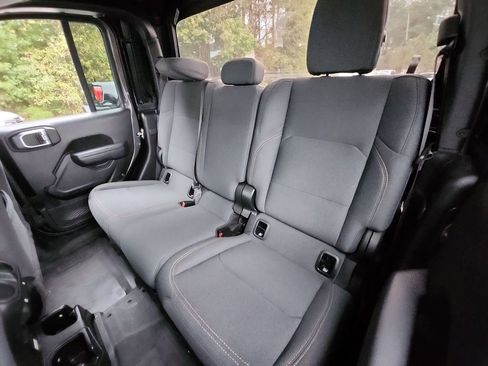 Used 2024 Jeep Gladiator Willys image 28