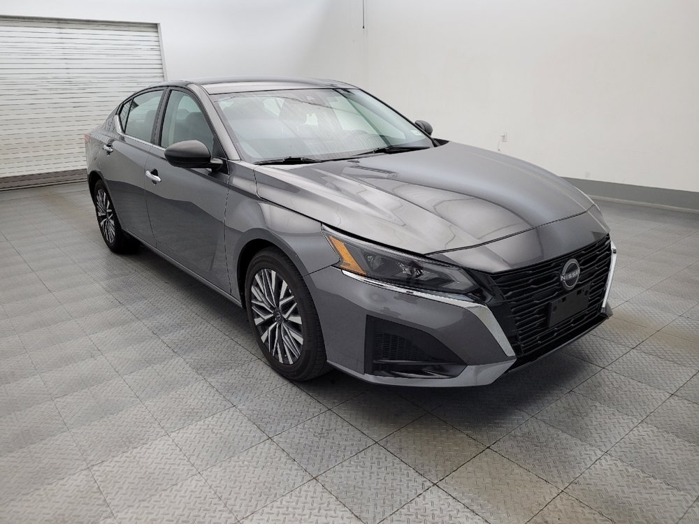 Used 2025 Nissan Altima 2.5 SV FWD image 13