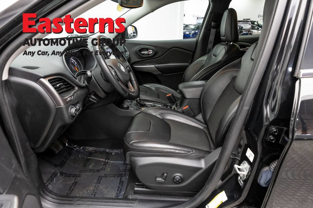 Used 2021 Jeep Cherokee Latitude Plus AWD/4WD image 14