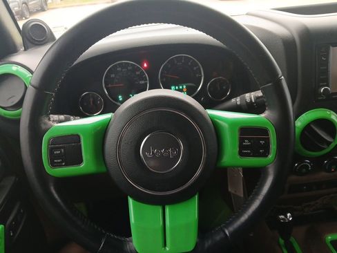 Used 2012 Jeep Wrangler Unlimited Sahara image 13